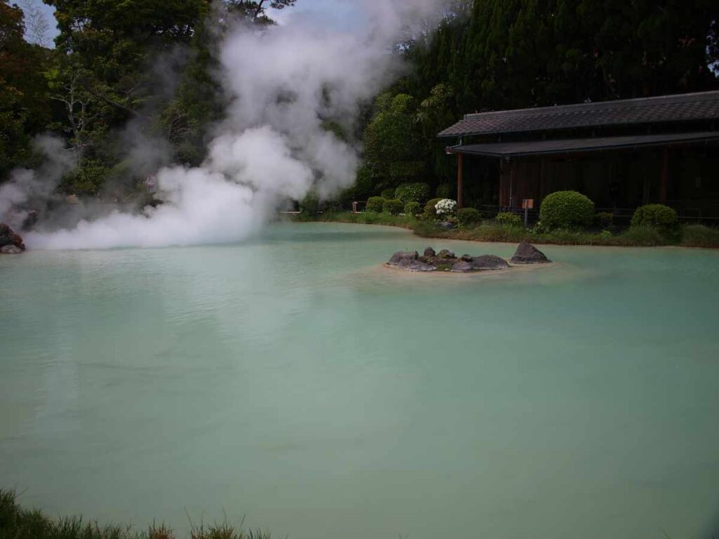 九州 別府 白池地獄