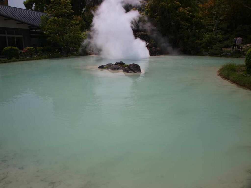 九州 別府 白池地獄
