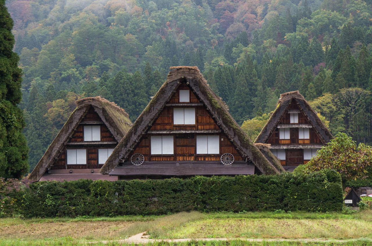 白川郷 茅葺の合掌造りの集落の写真画像