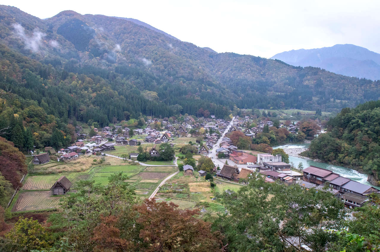 展望台から見た白川郷全景の写真画像