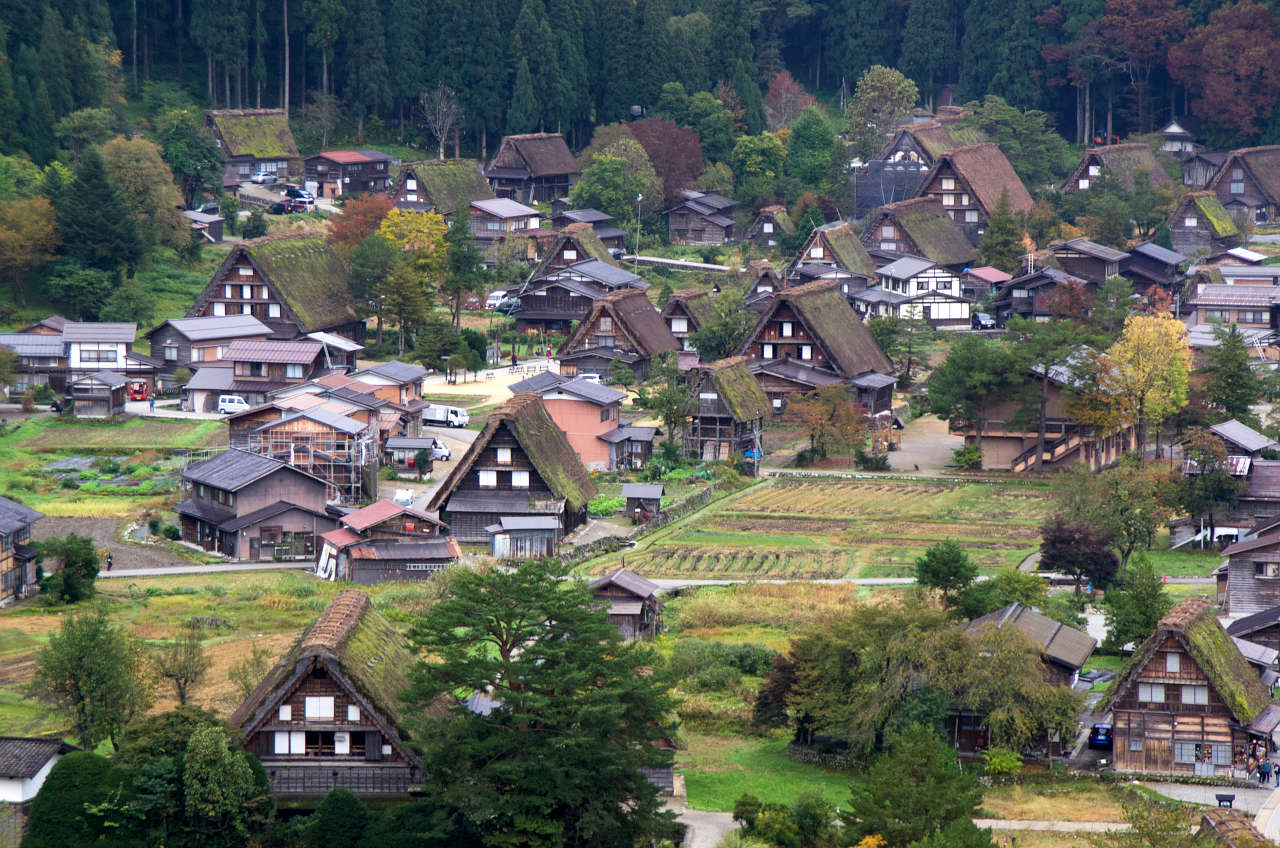 展望台から見た白川郷中望遠撮影の写真画像